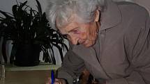 V úterý zemřela lidická žena Milada Cábová, bylo jí 91 let. Dosud žijí ještě dvě ženy, které přežily vyhlazení obce Lidice nacisty v roce 1942, Miloslava Kalibová a Jaroslava Skleničková.