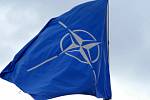 Vlajka NATO. Ilustrační snímek