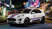 Porsche Macan v barvách Martini Racing.