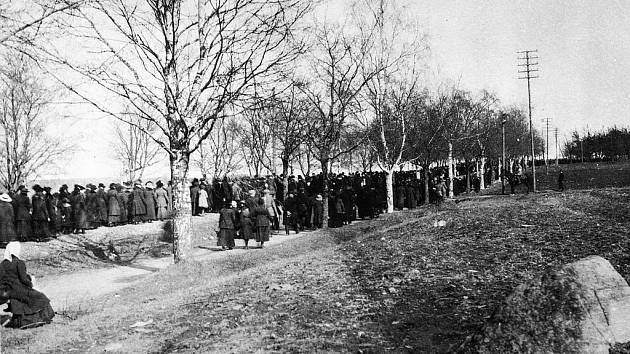 Po dobytí největšího vnitrozemského finského města Tampere se na hřbitově Kalevankanka konal pohřeb těch, kteří zemřeli při masakru v Suinule