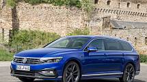 Za 791 900 Kč lze koupit modernizované provedení VW Passat. Do něho naložíte 650/1780 litrů