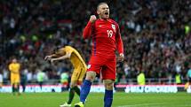 Wayne Rooney z Anglie slaví gól proti Austrálii.