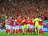 Fotbalisté Walesu se radují z vítězství nad Ruskem.
