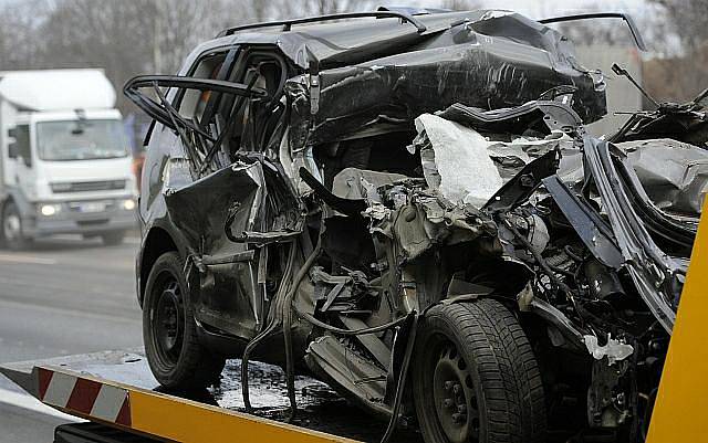 Vážná dopravní nehoda nákladních a osobních aut uzavřela 14. března ráno dálnici D1 na 17. kilometru ve směru na Brno.