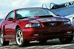 Ford Mustang (2004). Motor: 4.0i V6 (141 kW), najeto: 29 000 mil. Cena: 149 000 Kč.