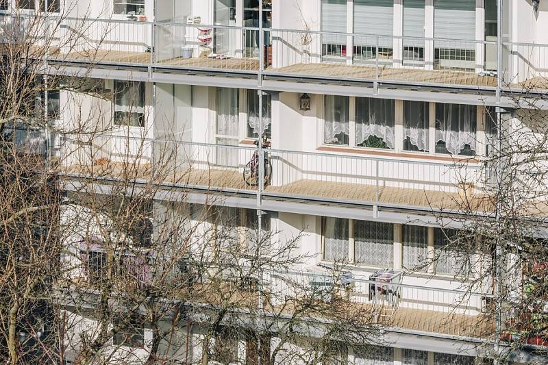 Zvětšení balkonů zvýšilo užitnou hodnotu bytů.