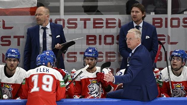 Čeští hokejisté usilují o postup do finále mistrovství světa.