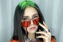 Nina Dobrev jako Billie Eilish