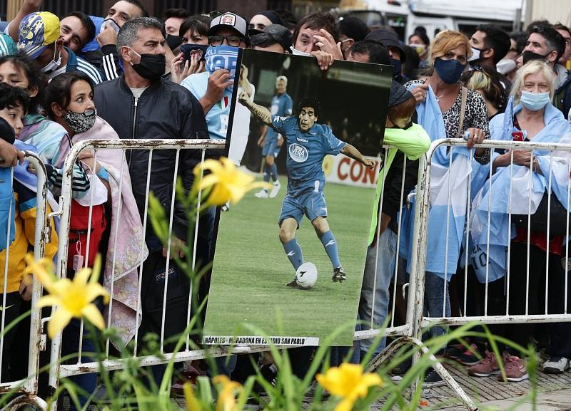 Argentinci se loučí s milovaným Diegem Maradonou