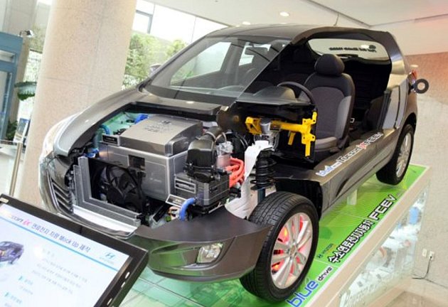 Hyundai ix35 Fuel Cell jezdí na vodík.