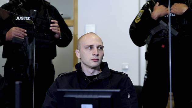 Pravicový extremista Stephan Balliet u soudu v německém Magdeburgu, 22. července 2020