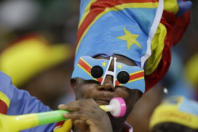 Fanoušek Konga s malinko netradičním outfitem během AFCONu.