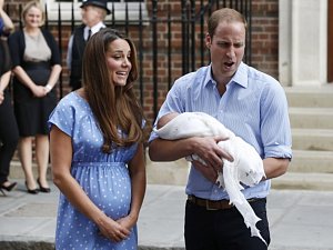 Kate a William se svým synem Georgem v roce 2013.