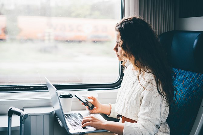 Mobilní a internetový signál ve vlaku - Ilustrační foto