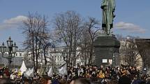 V Rusku protestují tisíce lidí proti korupci.