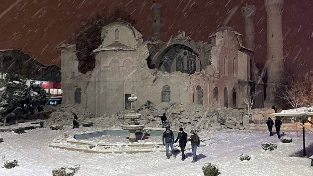 Snímky zničených měst po zemětřesení v Turecku a Sýrii šokovaly svět. Takto nyní vypadá jeden z tureckých kostelů.