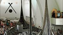 Oseberská vikingská loď datovaná do 9. století, uložená v Muzeu vikingských lodí v Oslo