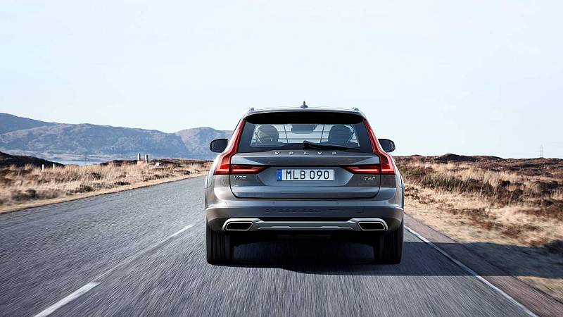 Volvo V90 Cross Country.