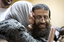 Izrael dnes propustil na svobodu palestinského vězně Chádira Adnana, který ve věznici 56 dní držel hladovku.