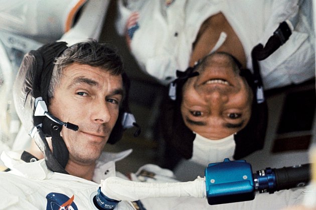 Astronauti Eugene Cernan a Ronald Evans při misi Apollo 17.