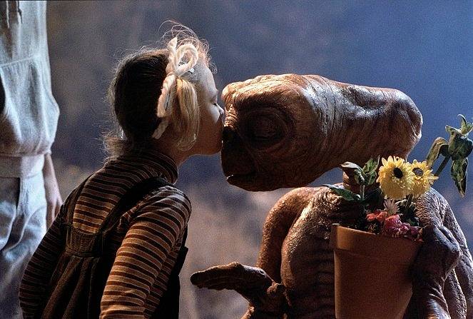 Film E.T. – Mimozemšťan natočil v roce 1982 režisér Steven Spielberg