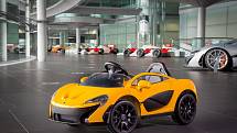 Automobilka McLaren láká za volanty ty nejmenší.