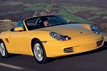 Porsche Boxster (986): Když máte prachy, chcete dávat na odiv nejen svoje auto, ale i sebe. Proto může být volbou sportovní roadster, který se za relativně málo peněz tváří relativně draze. Přesně takovou službu odvede Porsche Boxster za cca 300 tisíc.