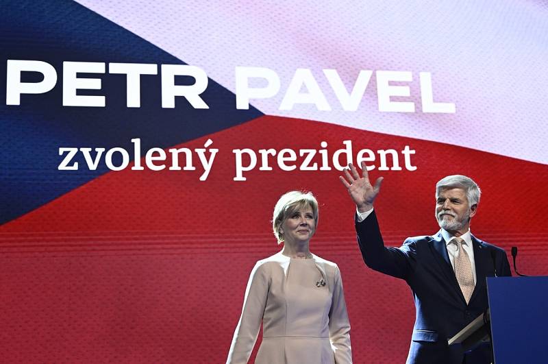 Nově zvolený prezident Petr Pavel a manželkou Evou.
