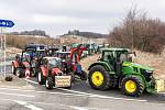 Protestní akce zemědělců probíhají v řadě evropských zemí, v Česku je zvažuje Agrární komora ČR, ale rozhodnutí nechává na březen. Výzvy k akci v půli února nepocházejí od ní