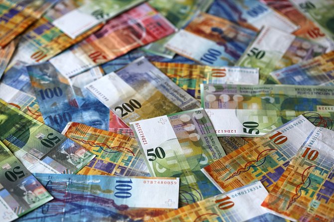 V Neuchâtelu budou platit za hodinu práce minimálně 20 švýcarských franků.
