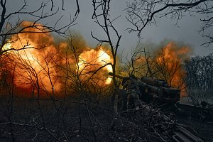 Střelba ukrajinského dělostřelectva u Bachmutu na ruské cíle v Doněcké oblasti, 20. listopadu 2022