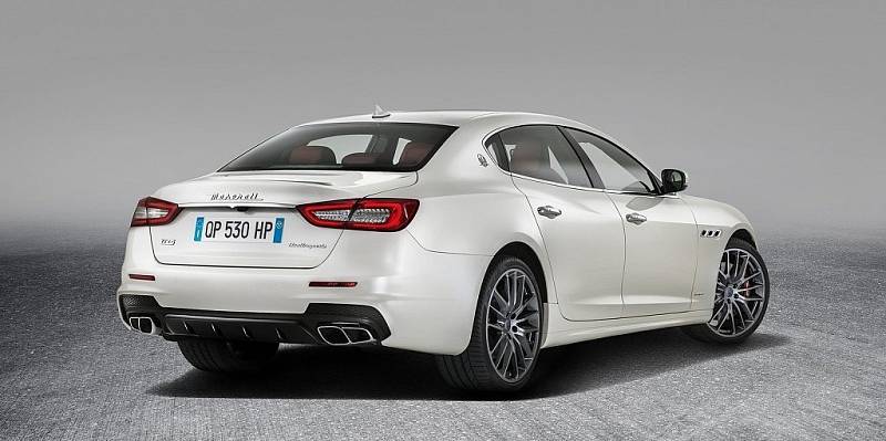 Maserati Quattroporte.