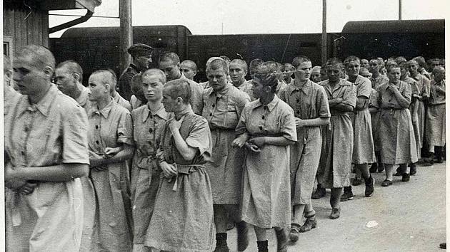 Židovské vězeňkyně ve vyhlazovacím táboře v Osvětimi