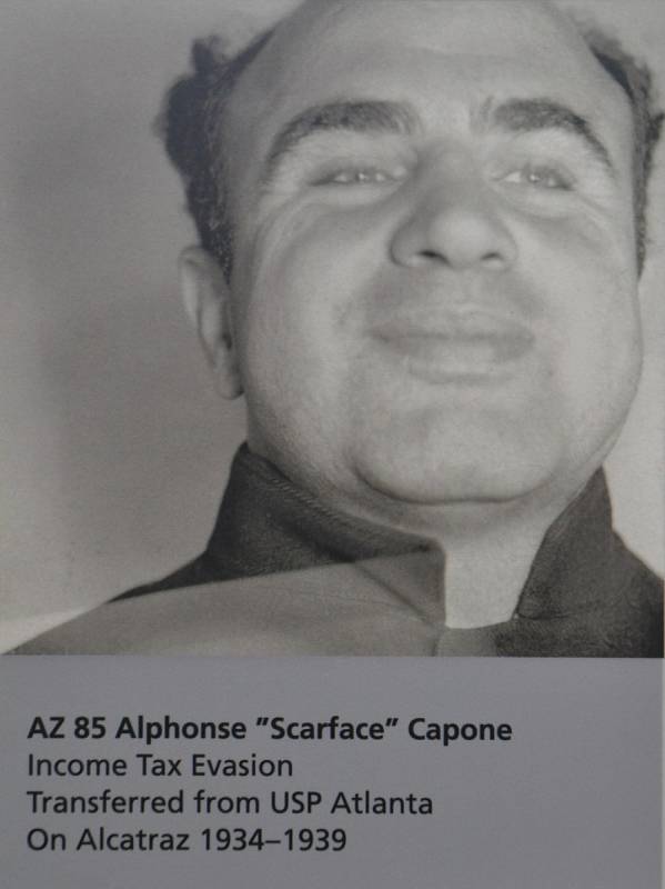Al Capone vyfocený po příchodu do Alcatrazu