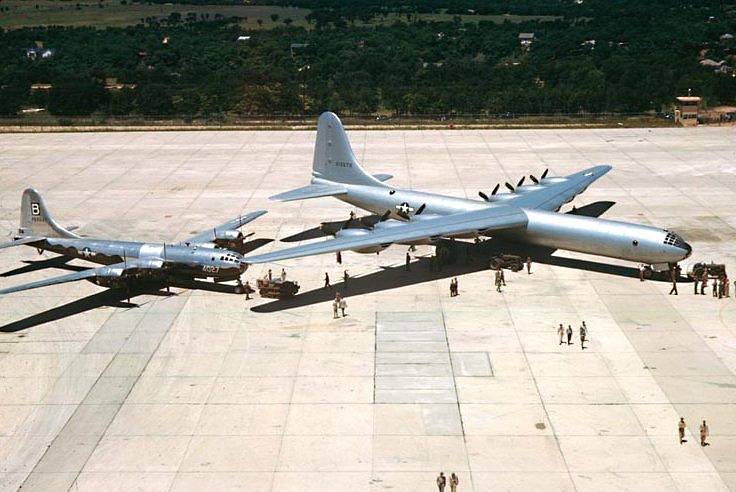 7. Convair B-36J Peacemaker - srovnání s legendární létající pevností Boeing B-29 Superfortress.