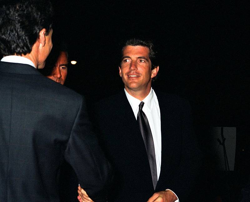 John F. Kennedy Jr. krátce před smrtí