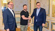 U Zelenského. Ministr zahraničí Jan Lipavský a jeho rakouský kolega Alexander Schallenberg při přijetí u ukrajinského prezidenta Volodymyra Zelenského.