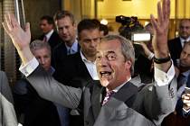 Radost Nigela Farage. Stoupenci brexitu zvítězili