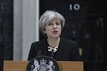 Theresa Mayová slibuje změnit taktiku boje proti teroristům