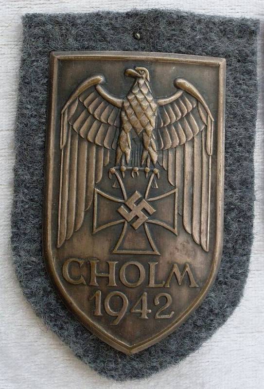 Německé vyznamenání Cholmský štít (Cholmschild), určené těm, kdo bojovali v Cholmské kapse mezi 21. lednem a 5. květnem 1942. Patří mezi nejvzácnější nacistická vyznamenání, protože je obdrželo pouze 5500 mužů