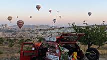 Český tým He//o Wor/d na Mongol Rally