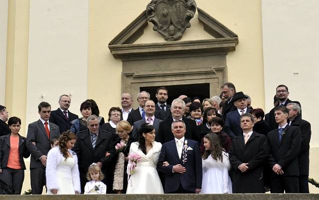 Šéf prezidentské kanceláře Mynář se oženil s moderátorkou ČT A.Noskovou v Osvětimanech na Uherskohradišťsku. Za svědka mu šel prezident Zeman.