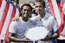 Radek Štěpánek (vpravo) a Leander Paes prohráli ve finále US Open s Bobem a Mikem Bryanovými.