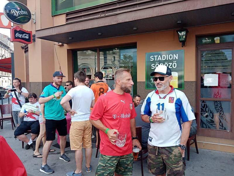 Fanoušci v ulicích Budapešti před zápasem českých fotbalistů s Nizozemskem.