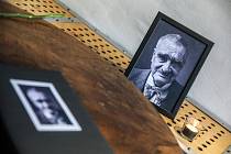 Pietní místo s kondolenční knihou pro zesnulého Karla Schwarzenberga