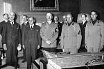 Podepsání Mnichovské dohody, která „dala“ Sudety Německu.. Zleva doprava Chamberlain, Daladier, Hitler, Mussolini a Ciano.