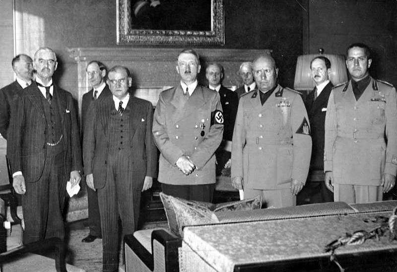 Podepsání Mnichovské dohody, která „dala“ Sudety Německu.. Zleva doprava Chamberlain, Daladier, Hitler, Mussolini a Ciano