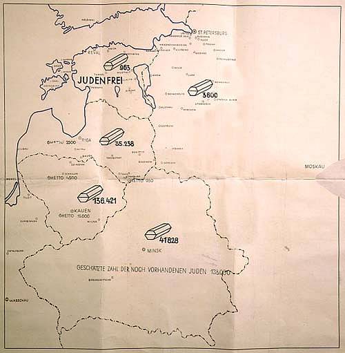 Nacista Franz Walter Stahlecker, další z pachatelů lotyšského holokaustu, připravil mapu ilustrovanou rakvemi, která ukazuje, že ještě 35 000 Židů zůstalo v Lotyšsku před masakry v Rumbule. Zpráva uvádí, že Estonsko je bez Židů (judenfrei)
