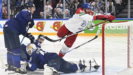 Čeští hokejisté v posledním utkání skupiny podlehli domácímu Finsku 0:3.