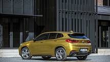 BMW X2.